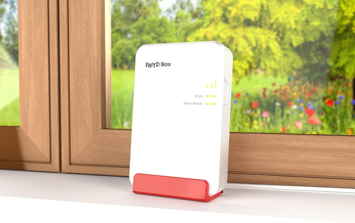 FRITZ!Box 6860 5G (Mobilfunk-Router mit bis zu 1.300 MBit/s in 5G/LTE, Wi-Fi 6 mit bis zu 3.000 MBit/s, Power over Ethernet (PoE+), staub- und spritzwassergeschütztes Gehäuse, DECT-Basis)