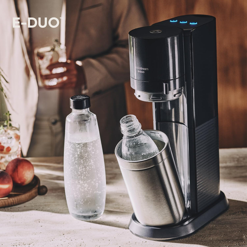 SodaStream elektrischer Wassersprudler E-DUO mit Quick-Connect CO2-Zylinder| inkl. 1x 1L Glasflasche und 2x 1L FUSE Kunststoffflasche (spülmaschinengeeignet) | Farbe: Titan